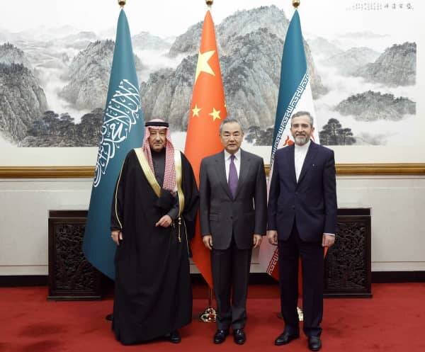 نشست مشترک ۲ دیپلمات ارشد ایرانی و عربستانی با وانگ یی