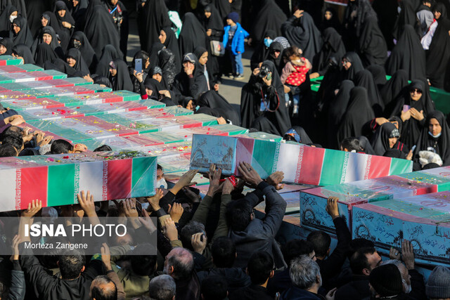 تقدیر سردار کارگر از حضور مردم در مراسم تشییع پیکرهای پاک ۲۸۰ شهید گمنام تقدیر سردار کارگر از حضور مردم در مراسم تشییع پیکرهای پاک ۲۸۰ شهید گمنام