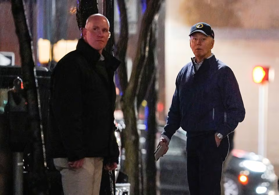 تصادف بایدن و همسرش پس از کارزار انتخاباتی + فیلم