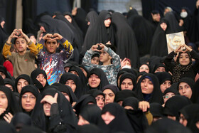 آخرین شب عزاداری شهادت حضرت فاطمهزهرا سلاماللهعلیها در حسینیه امام خمینی(ره)