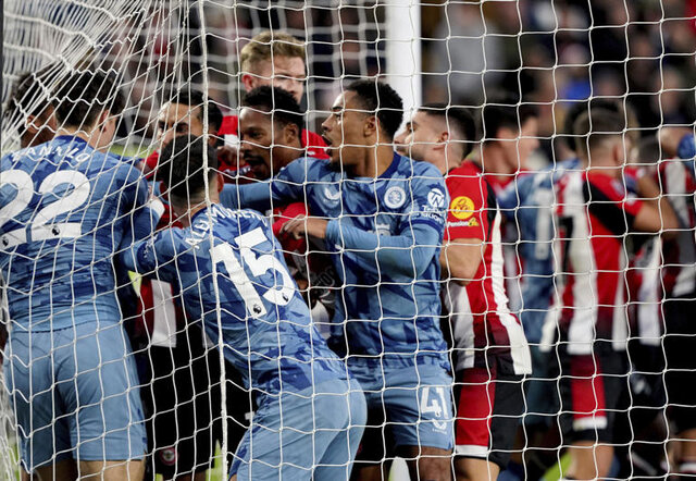 واکنشها به اتفاقات جنجالی پایان بازی برنتفورد - استونویلا واکنشها به اتفاقات جنجالی پایان بازی برنتفورد - استونویلا