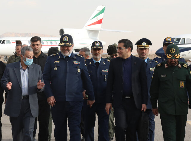 انجام تست پروازی «جت یاسین» با حضور فرمانده کل ارتش