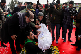 بدرقه و خاکسپاری پیکر یک شهید گمنام در زائر شهر رضوی