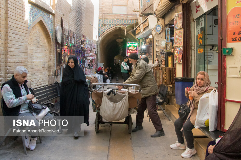 وکیل رنگارنگ شیراز