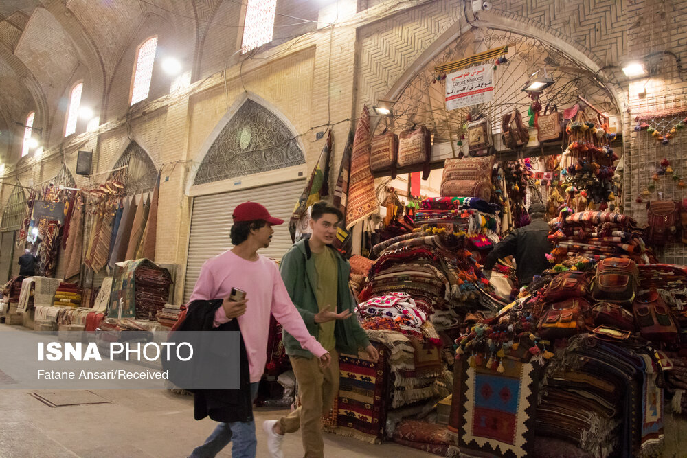 وکیل رنگارنگ شیراز