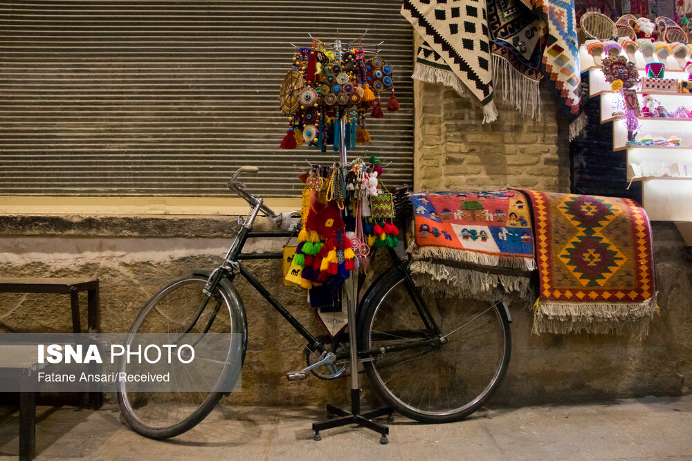 وکیل رنگارنگ شیراز