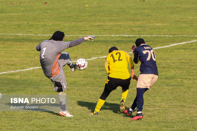 عکس آرشیوی است جشنواره گل کرمانیها در لیگ فوتبال زنان