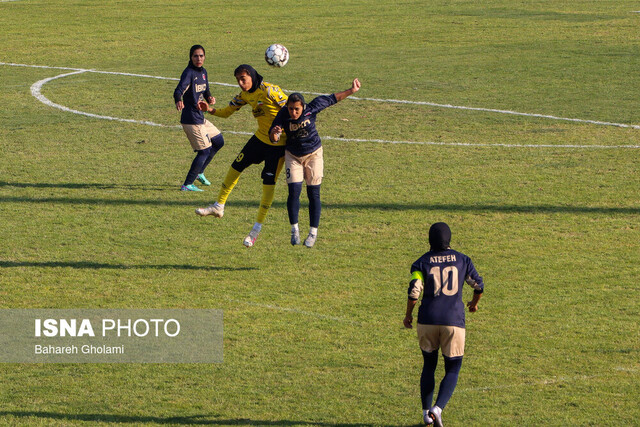 عکس آرشیوی است برد مدعیان در لیگ فوتبال زنان