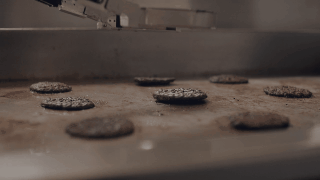 اولین رستوران با آشپزهای رباتیک در کالیفرنیا افتتاح میشود