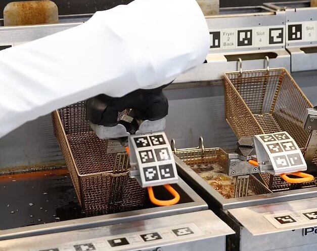 اولین رستوران با آشپزهای رباتیک در کالیفرنیا افتتاح میشود