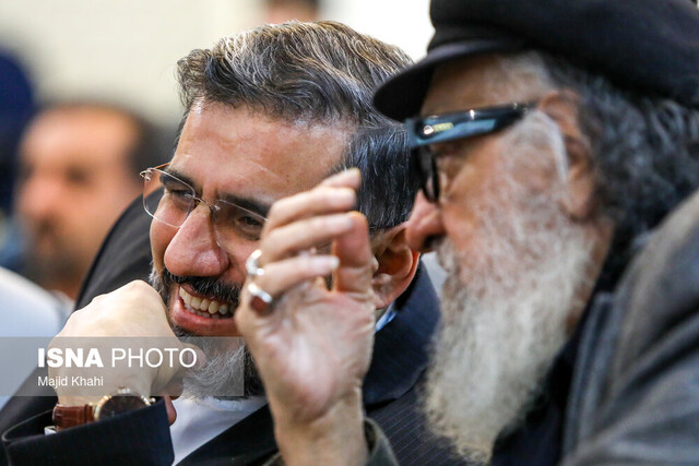 عکس تزیینی است انتقادات داریوش ارجمند از هنرمندان در آغاز کلنگزنی تعیین حریم تئاترشهر