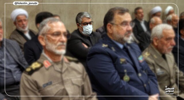 عکس/ حضور برادر شهید سلیمانی در دیدار رهبری با مردم کرمان و خوزستان