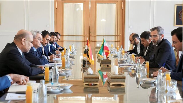 تاکید دیپلماتهای ارشد تهران و بغداد بر اجرای سریع و کامل توافقات تاکید دیپلماتهای ارشد تهران و بغداد بر اجرای سریع و کامل توافقات