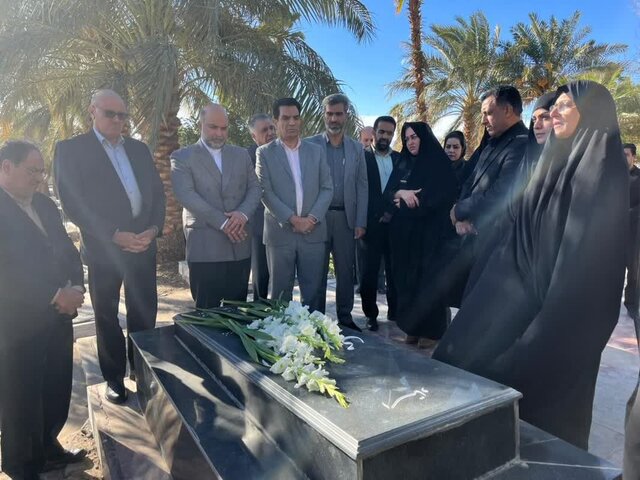 ادای احترام مدیرعامل صندوق اعتباری هنر به شهدای بم/ حضور بر مزار زندهیاد ایرج بسطامی