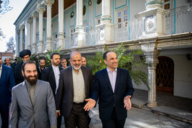 احمد وحیدی، وزیر کشور و هاشم کارگر، رئیس سازمان ثبت احوال کشور در حاشیه رونمایی از طرحها و اقدامات فناوری اطلاعات سازمان ثبت احوال