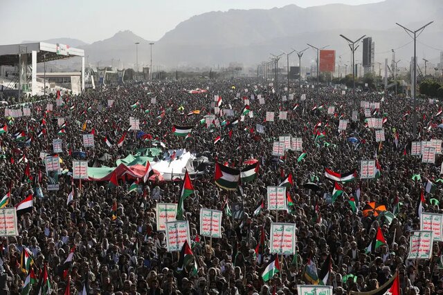 تجمع حمایت از فلسطین در صنعاء نیویورکتایمز: مقامهای نظامی آمریکا تمایلی برای حمله به یمن ندارند