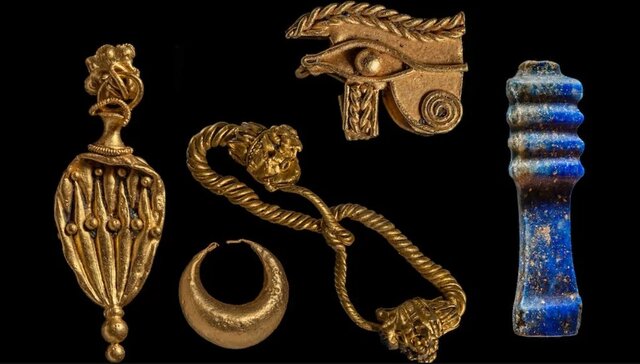 جواهرات و سکههایی که از خاک بیرون آمدند جواهرات و سکههایی که از خاک بیرون آمدند