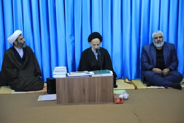 تقویت حلقههای میانی برای توسعه فرهنگ ایثار و شهادت تقویت حلقههای میانی برای توسعه فرهنگ ایثار و شهادت
