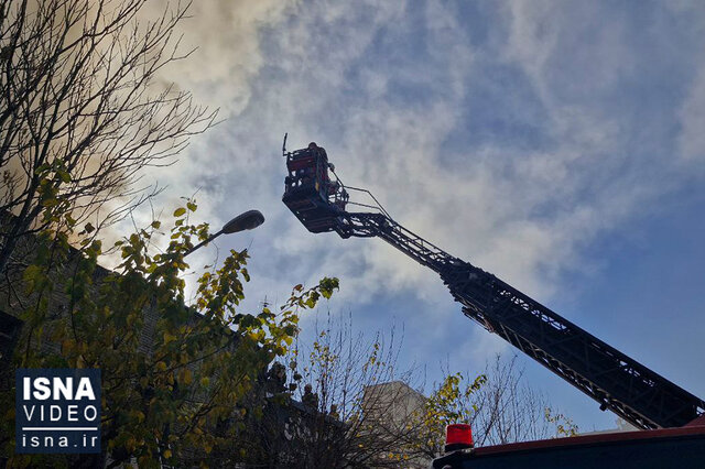 ویدیو/ حریق گسترده در یک انبار چسب در پایتخت ویدیو/ حریق گسترده در یک انبار چسب در پایتخت