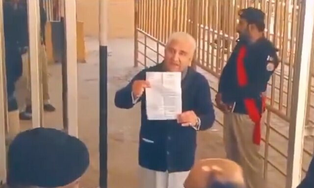 شاه مخمود قریشی وزیر خارجه دولت عمران خان بار دیگر بازداشت شد