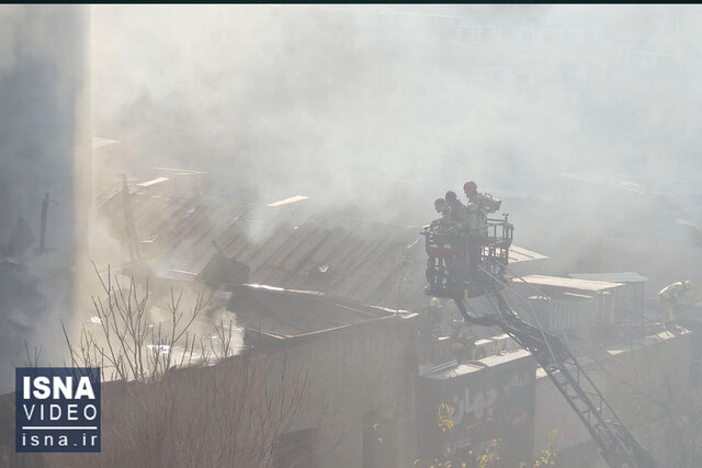 ویدیو/ توضیحات ملکی درباره حریق خیابان امیرکبیر/ مصدومیت دو آتشنشان ویدیو/ توضیحات ملکی درباره حریق خیابان امیرکبیر/ مصدومیت دو آتشنشان