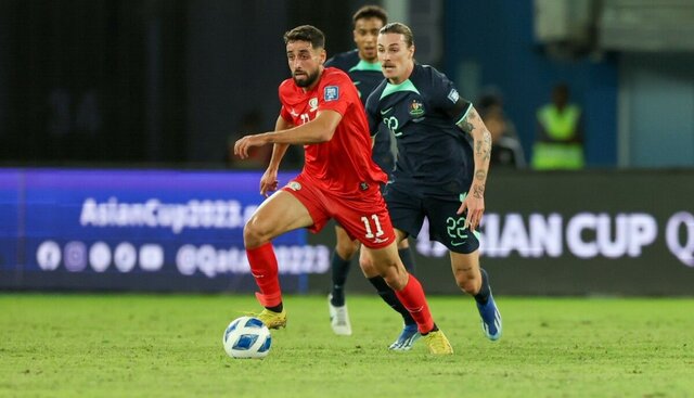 غرش شیران پارس در ساحل خلیج فارس