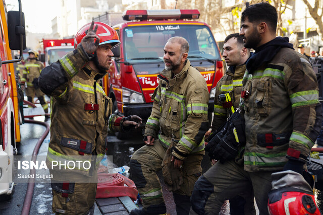 عکس آرشیوی است حریق یک انباری در خیابان لالهزار/ آتش به سرعت خاموش شد