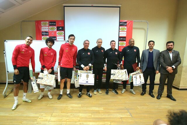 تمرین پرسپولیس با عطر کریسمس