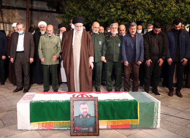 اقامه نماز رهبر انقلاب بر پیکر سردار شهید سید رضی موسوی اقامه نماز رهبر انقلاب بر پیکر سردار شهید سید رضی موسوی