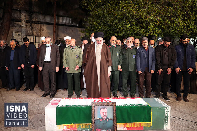 ویدیو/ اقامه نماز رهبر انقلاب بر پیکر سردار شهید سید رضی موسوی ویدیو/ اقامه نماز رهبر انقلاب بر پیکر سردار شهید سید رضی موسوی