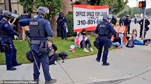 حامیان فلسطین مسیرهای فرودگاههای نیویورک و لسآنجلس را بستند