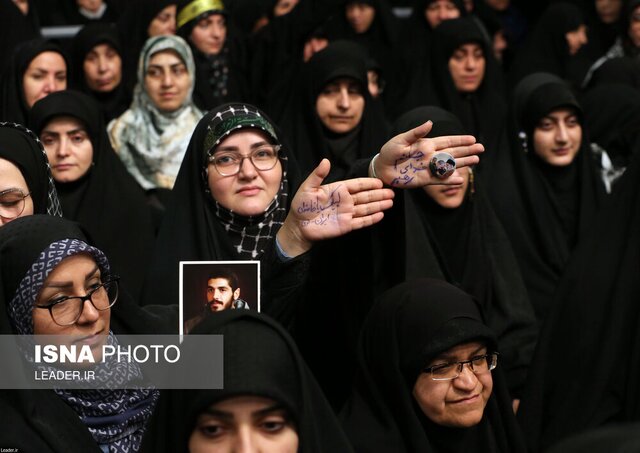 سخنان رهبری درباره زنان و پاسخ به یک شبهه سخنان رهبری درباره زنان و پاسخ به یک شبهه