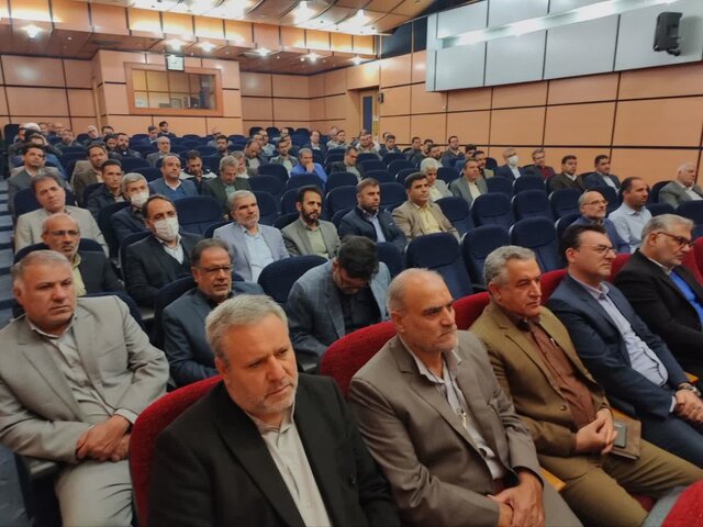 مدیران از پشت میزنشینی پرهیز و مدیریت میدانی را جایگزین مدیریت کارتابلی کنند