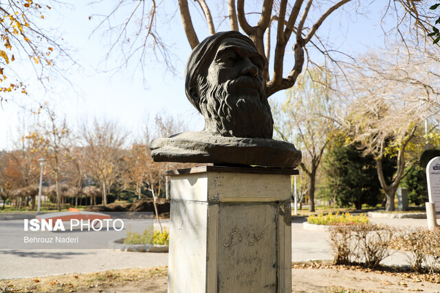 نیمتنۀ کمال اسماعیل؛ لبخندی با سَری بریده