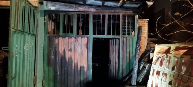 آتشسوزی ۳ کارگاه صنایع چوب در جاده خاوران