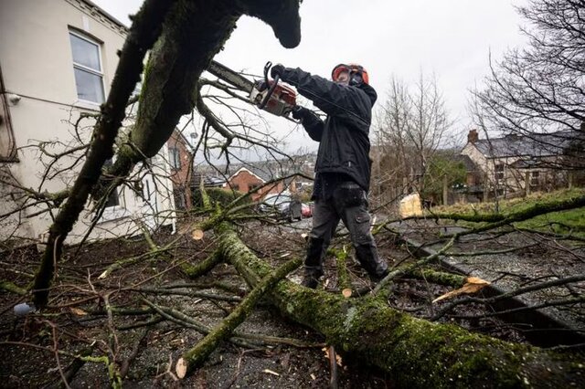 طوفان در انگلیس و اسکاتلند؛ خسارات گسترده و قطع برق هزاران مشترک