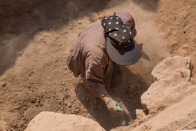 یوسف مجیدزاده پس از سه سال تحقیقات درباره تاریخ و فرهنگ محوطه ازبکی با پیشنهاد رئیس سازمان وقت میراث فرهنگی، صنایع دستی وگردشگری، برای نخستینبار سال ۱۳۷۷ کاوش در این محوطه را آغاز کرد. 
کاوش و پژوهش در طول پنج فصل از سال ۱۳۷۷ تا ۱۳۸۱ به طور منظم و بیوقفه ادامه داشت.