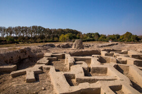 کاوش مارال تپه در دومین فصل کاوش در سال در محوطه ازبکی آغاز شد و به مدت پنج فصل ادامه یافت معماری مارال تپه مربوط به دوره مادها است. تدفینهای گورخمره ای در زیر انباشت سنگهای رودخانهای به دست آمد که متعلق به افراد کم سن و سال است.