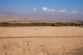 نام ازبکی برگرفته از روستایی به همین نام است که احتمالا از دوره صفویه به بعد «یوز بیگی» بوده و با گذشت زمان به «اوز بیگی» و سپس «ازبکی» تغییر نام داده است و به دنبال کشف محوطه تاریخی و مهمی در این منطقه، نام این محوطه نیز به «ازبکی» تغییر پیدا کرد.