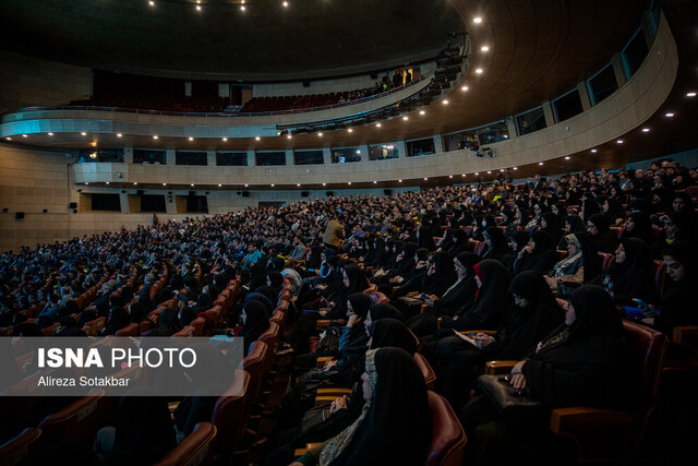 گردهمایی نامزدهای انتخابات مجلس حوزه انتخابیه تهران در برج میلاد