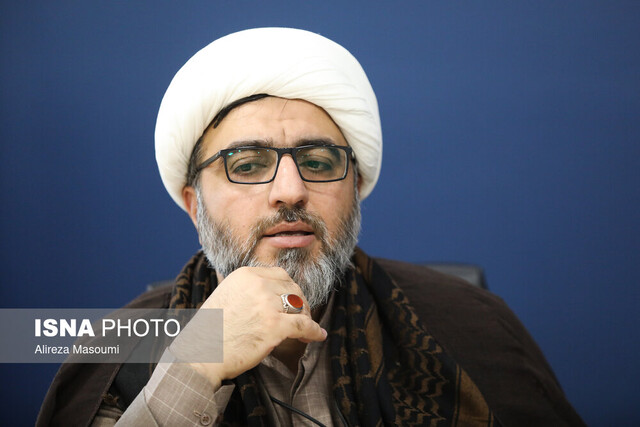 وقتی ۵ هزار نفر پای یک مداح میایستند؛ چه کنیم!؟