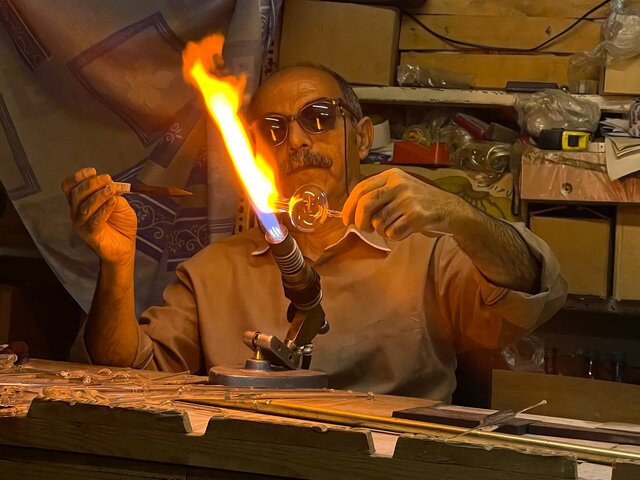 ماجرای دوستی قدیمی یک مرد با آتش/ تولدی در میان شعلهها!