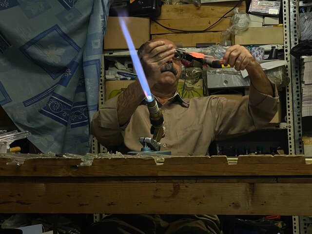 ماجرای دوستی قدیمی یک مرد با آتش/ تولدی در میان شعلهها!