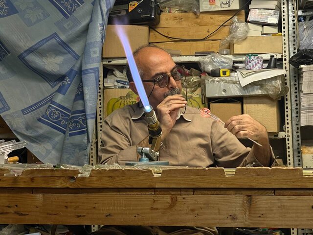 ماجرای دوستی قدیمی یک مرد با آتش/ تولدی در میان شعلهها!