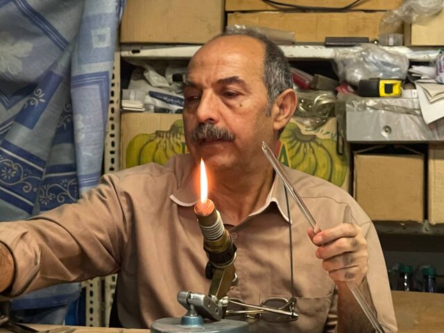 ماجرای دوستی قدیمی یک مرد با آتش/ تولدی در میان شعلهها!