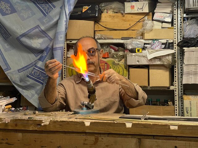 ماجرای دوستی قدیمی یک مرد با آتش/ تولدی در میان شعلهها!