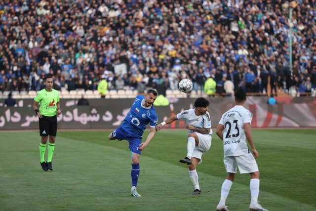 تصویر آرشیوی است. میرزایی: ماندنم در استقلال بستگی به نکونام دارد