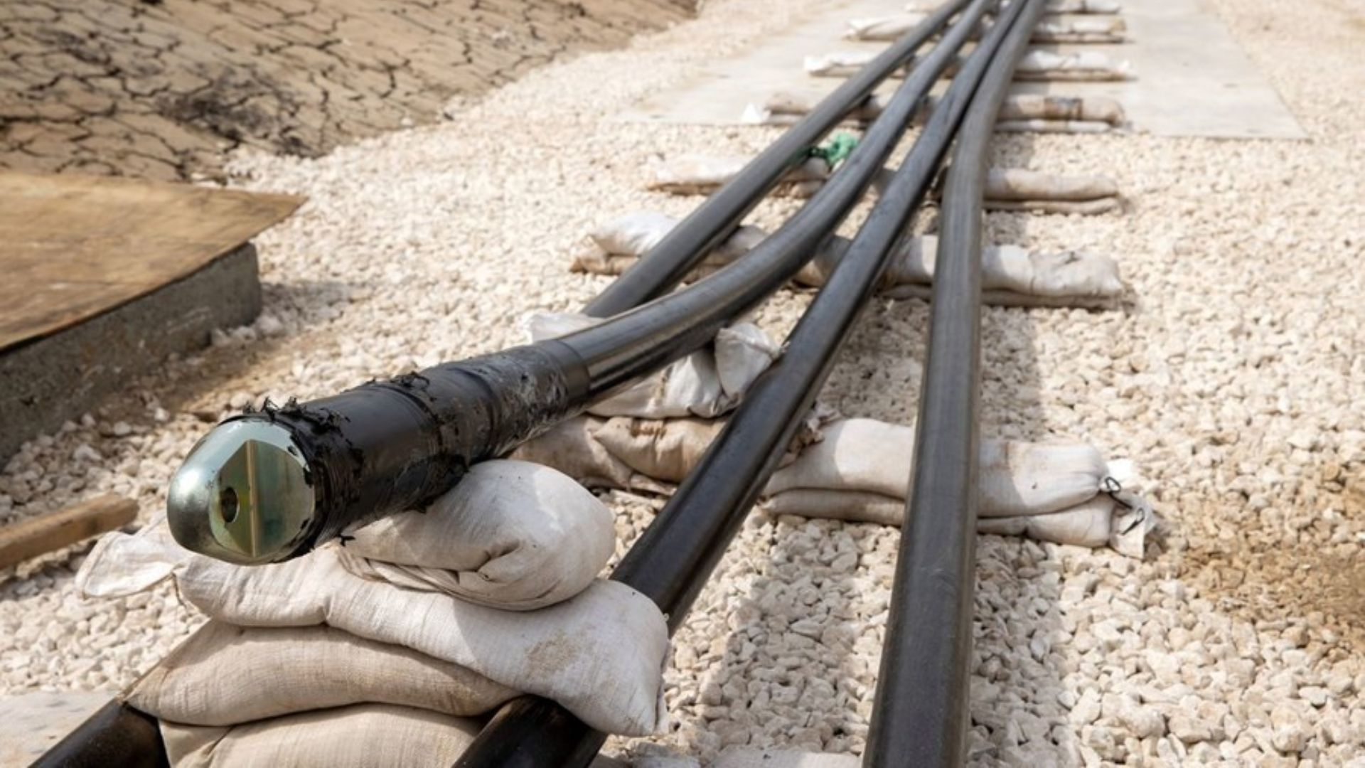 آغاز برقرسانی با طولانیترین کابل زیردریایی جهان