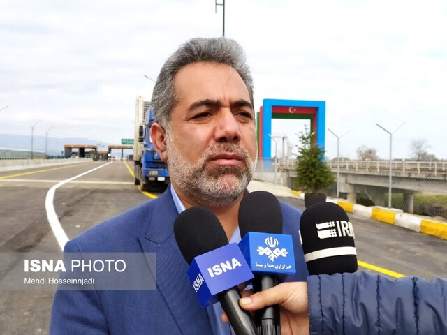 آغاز ورود خودروهای ترانزیتی به سایت موقت پایانه مرزی آستارا از طریق پل جدید مرزی