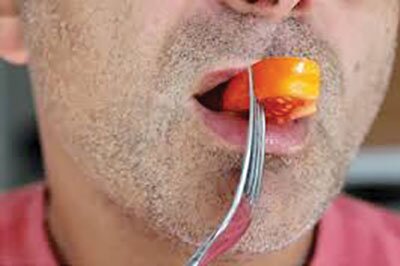 صبحانه شن، ناهار گازوئیل و شام آجر!